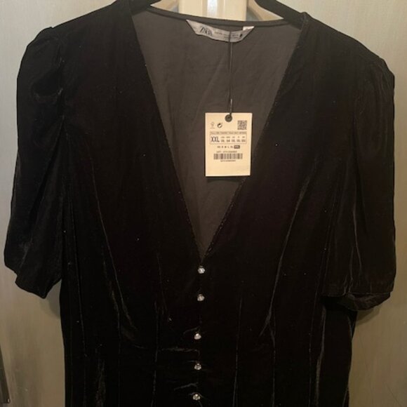 VELVET MINI DRESS With Diamond buttons - NWT - Picture 11 of 16